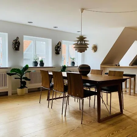 Luxury In The Heart Of דירה